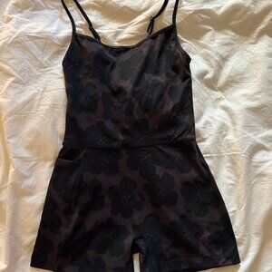 Benoa Size M Active Romper Floral Camo
